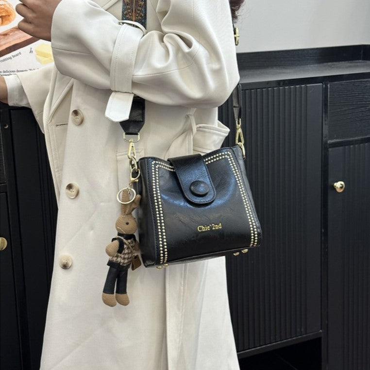 Women's Vintage Bunny Charm Bucket Bag – Convertible Shoulder/Crossbody, Spacious Travel Tote – Stylish Minimalist Leather Purse